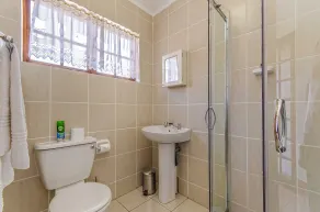 Peter's Guesthouse - Badezimmer