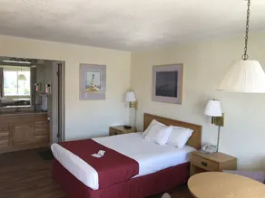 Travelodge by Wyndham Mackinaw City - Rom