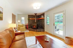 Creekside Cottage: Kayak, Tube, Fish, Remote Work - Interior
