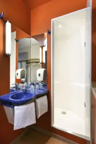 ibis Budget Charleroi Airport - Bathroom