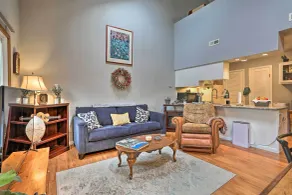Pet-Friendly Townhome w/ Community Hot Tub! - Intérieur