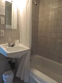 Auberge Centre Ville - Bathroom
