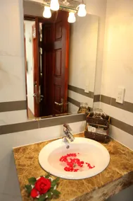 Hồng Tùng Hotel - Bathroom