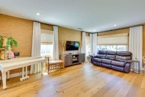 Hawthorne Home w/ Covered Patio & Basketball Court - Intérieur