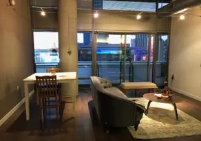 New Lyfe Finest Luxury Apartment - Sitzecke in der Lobby