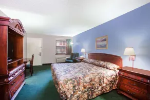 Super 8 by Wyndham Malvern - Room