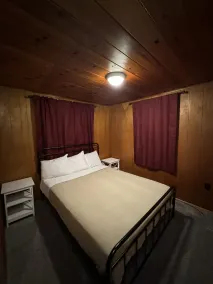 Crest Lodge Historic Mountain Inn - Room