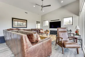 Mtn & Creek Views! Harrisonburg Escape on 10 Acres - Intérieur