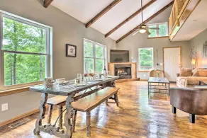 Hike & Zip-Line: Red River Gorge Cabin w/ Hot Tub! - Innvendig