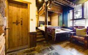 Butterfly Flowers Inn- Exclusive Location,Anicent Chinese Style, 2 minutes walk to Tianmen Mount Cableway,Free pick up service over 1 nights, Free fresh coffee and tea, Free mini lunch,Free laundry,Itineary planning, Attraction Tickets Serivce in advance - Rom