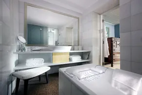 Islington Hotel - Bathroom