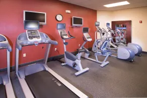 Hampton Inn & Suites Greensburg - Sala de fitness