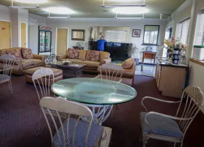 University Inn & Suites - Réception