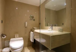 Taipei Fullerton Hotel - South - Bathroom