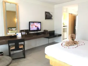 Sawaddi Patong Resort & Spa by Tolani - Chambre