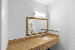 Americas Best Value Inn Richmond South - Badezimmer