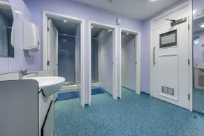 Stableside Hostel at York Racecourse - Bathroom