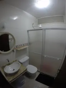 Le Monde Hostel - Suites e Camas - Baño