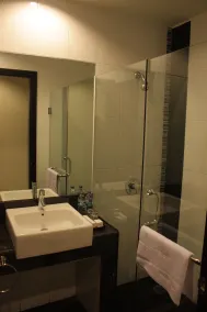 Travello Manado - Bathroom