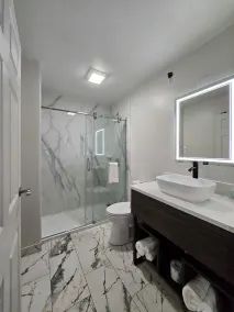Quality Inn & Suites Columbia Harbison - Bathroom