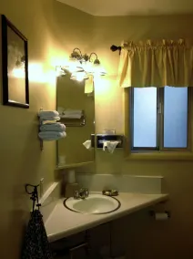 Holiday Haus - Bathroom