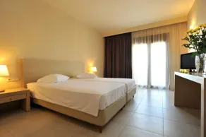 Porto Plaza Hotel - Room