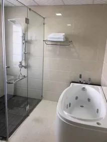 Pleiku Hotel by Gia Lai Tourist - Bathroom