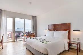  Hulhule Island Hotel- Private Beach Access & Airport Pick-up and Drop - Værelse