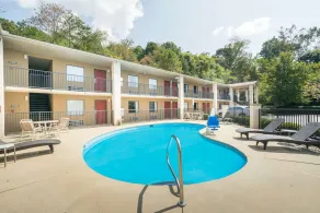 Days Inn by Wyndham Asheville Downtown North - Piscine