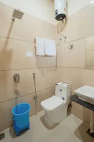 Hotel Galaxy 700 - A Luxury Hotel Near KhatuShyamJi Temple - Baño