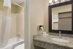 Days Inn by Wyndham Nanaimo - Salle de bain