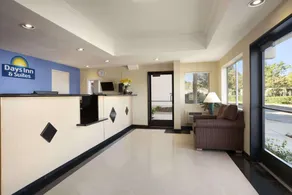 Days Inn & Suites by Wyndham Rancho Cordova - Hall