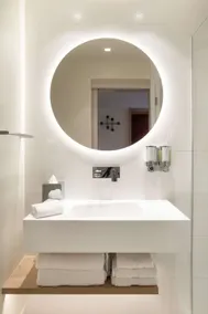 Hampton By Hilton Riga Airport - Bathroom