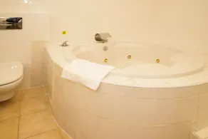 Three Queens Hotel - Baño