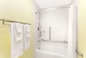 Days Inn by Wyndham Savannah Airport - Salle de bain