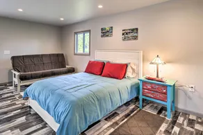 Detached Watauga Riverfront Studio w/ Grill - Interiør