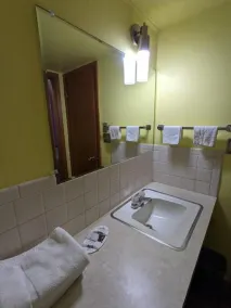 Great Plains Budget Inn - Badrum