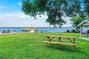 2BR Lakefront Getaway w/ Dock & Boat Launch - Intérieur