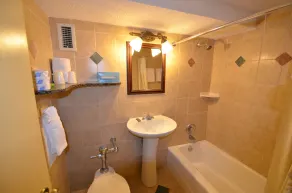 Sea Club Ocean Resort - Bathroom