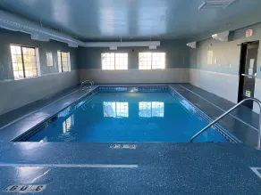 Holiday Inn Express Hotel & Suites Raton by IHG - Pool