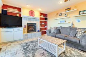 Hot Tub & Private Beach! Lake Erie Family Getaway - Interior