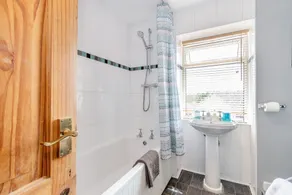 Cabbage Hall Cottage - Bathroom
