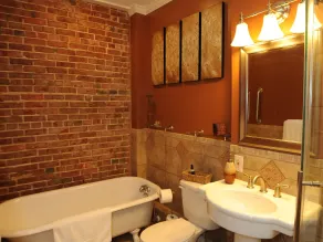 Hamilton House Inn - Bathroom