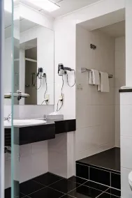 Hotel Benther Berg - Bathroom