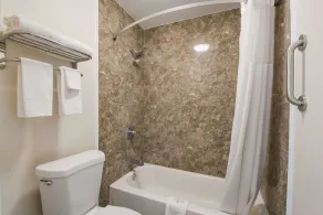 Quality Inn Decherd - Winchester - Banheiro