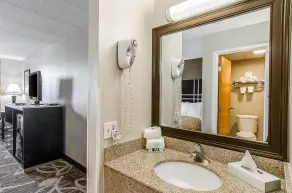 Red Roof Inn & Suites Middleborough - Chambre