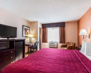 Quality Inn & Suites Ottumwa North - Room