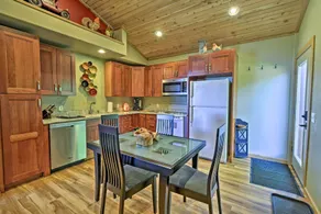 Picturesque Port Angeles Cabin w/ Fire Pit! - Innvendig