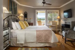 Lookout Point Lakeside Inn - Chambre