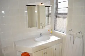 Chala-Kigi Apartments - Bathroom